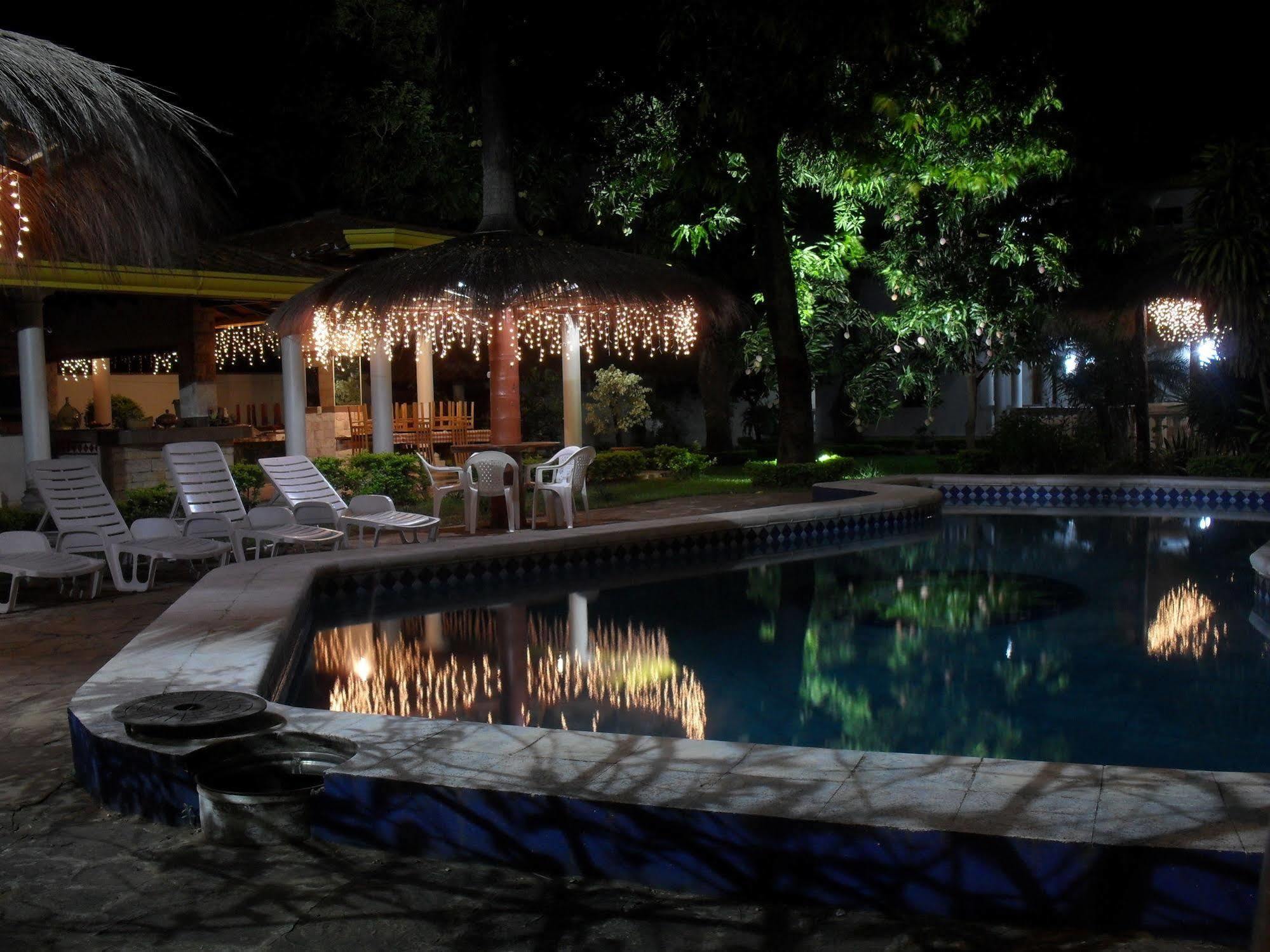 Ross Char Hotel Asuncion Ngoại thất bức ảnh